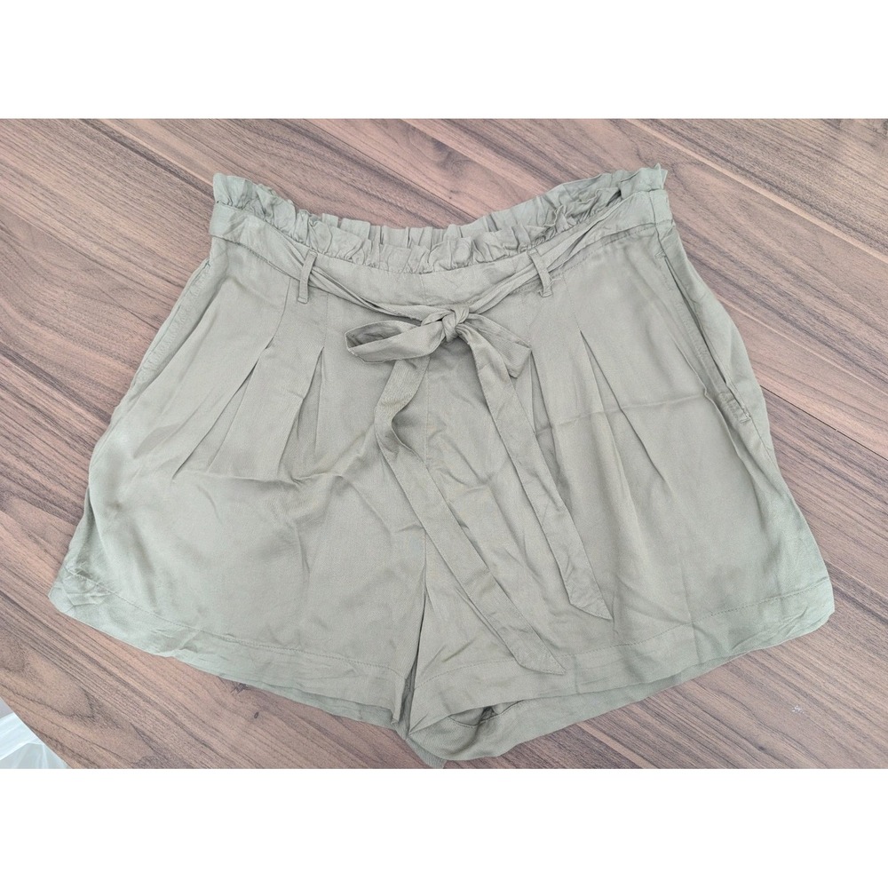 American Eagle Women's Medium Olive Green Paperbag Tie Waist Shorts NWT